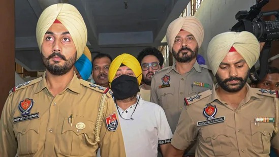  ಮಾನವ ಕಳ್ಳಸಾಗಣೆ ಪ್ರಕರಣ: ಖ್ಯಾತ ಗಾಯಕ ದಲೇರ್ ಮೆಹಂದಿಗೆ ಎರಡು ವರ್ಷ ಜೈಲು ಶಿಕ್ಷೆ