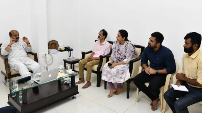  ಮುಖ್ಯಮಂತ್ರಿ ಬಸವರಾಜ ಬೊಮ್ಮಾಯಿ ಭೇಟಿಯಾದ ಡಾ. ರಾಜ್ ಕುಮಾರ್ ಕುಟುಂಬಸ್ಥರು