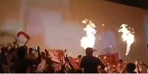  ಜಲ್ಸಾ ಸಿನಿಮಾದ ಸಂಭ್ರಮಾಚರಣೆ ವೇಳೆ ಪವನ್ ಕಲ್ಯಾಣ್ ಅಭಿಮಾನಿಗಳಿಂದ ಥಿಯೇಟರ್ ಧ್ವಂಸ