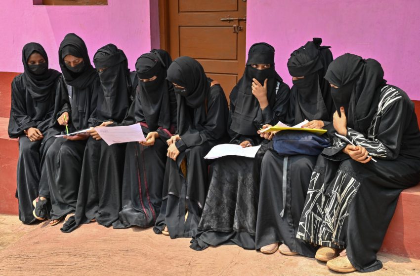  ಹಿಜಬ್ ವಿವಾದ ತೀರ್ಪು: ವಿಸ್ತೃತ ಪೀಠಕ್ಕೆ ವರ್ಗಾವಣೆ