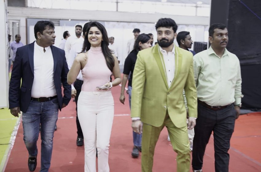  ನಟಿ ಸಂಜನಾ ಆನಂದ್ ಮತ್ತು ನಟ ಅನಿರುದ್ಧ್ TV9 ಲೈಫ್ ಸ್ಟೈಲ್, ಆಟೋ ಮೊಬೈಲ್ & ಫರ್ನಿಚರ್ ಎಕ್ಸ್‌ಪೋಗೆ ಚಾಲನೆ.